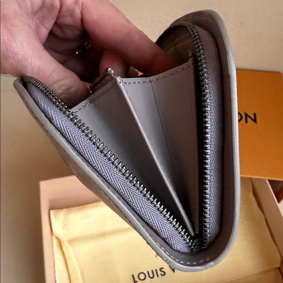 Vintage Louis Vuitton Lilac Epi Demi Lune Zip Wallet with box and dustbag VI0031 - Picture 9 of 17